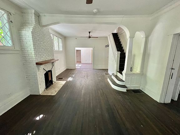 3rd image of 2111 Fairfax Ave