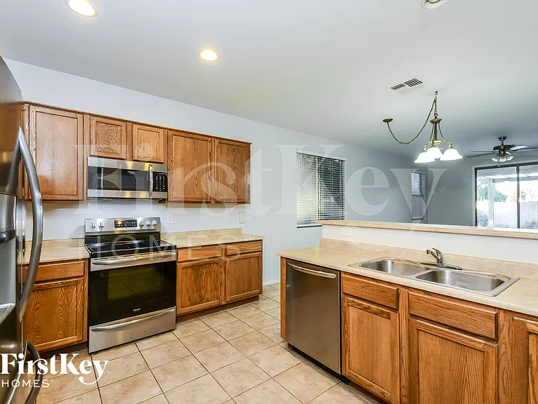 13876 N 141st Ln — Photo 6
