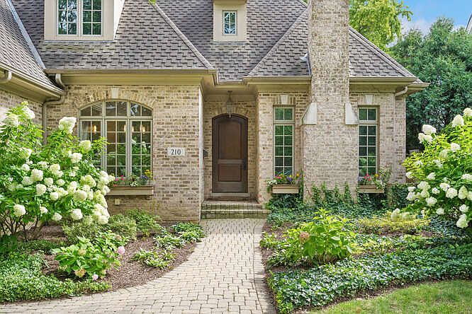 210 W Hickory St, Hinsdale, IL 60521 | Zillow