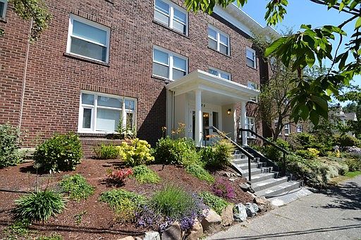 3rd image of 1720 E Denny Way APT 020