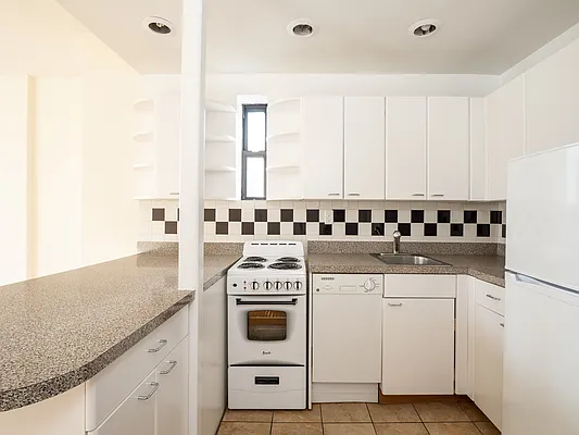 Rented by City Connections Realty | media 4