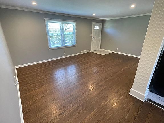 4th image of 8234 Summit St