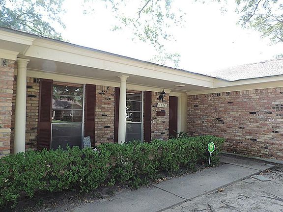 Nice Covered Front Porch!