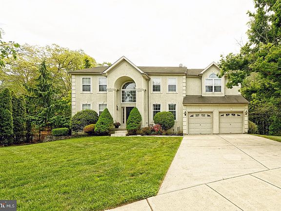 2nd image of 4 Wood Lake Ct