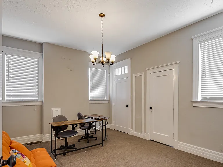 950 N State St — Photo 15