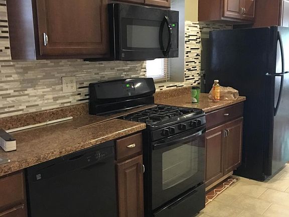 3rd image of 4039 N Austin Ave #1