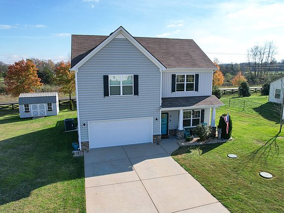 3rd image of 608 Creekbend Ln