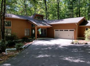 917 Hickory Dr, Sapphire, NC 28774
