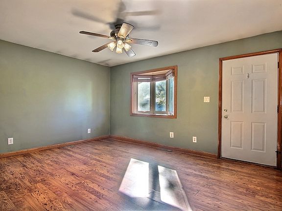 3rd image of 9333 Ellen Dr