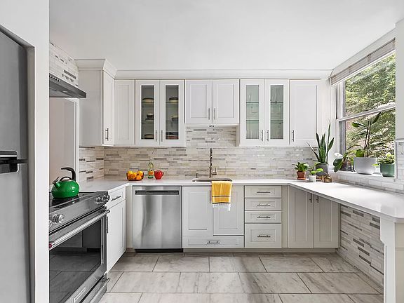 3rd image of 137 Joralemon St