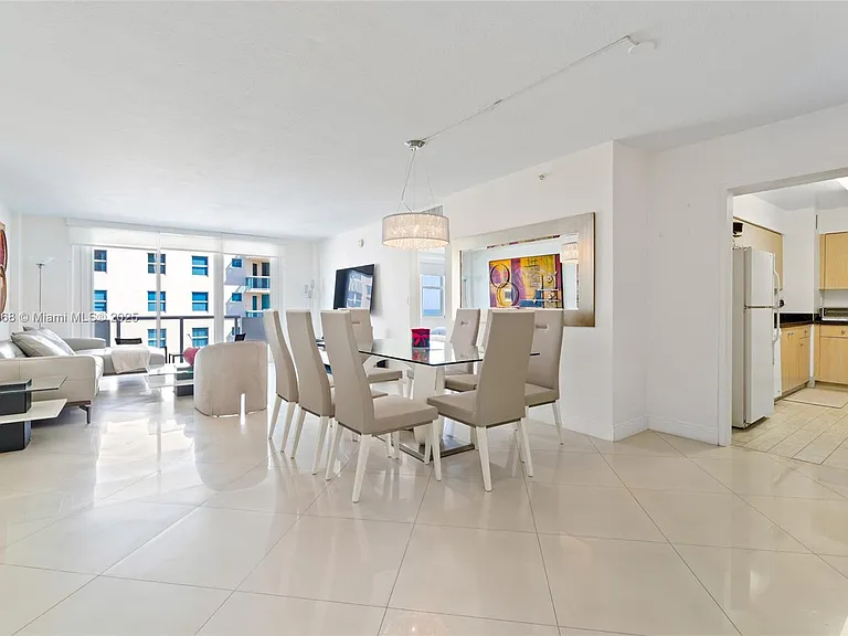 9195 Collins Ave #1103 — Photo 2