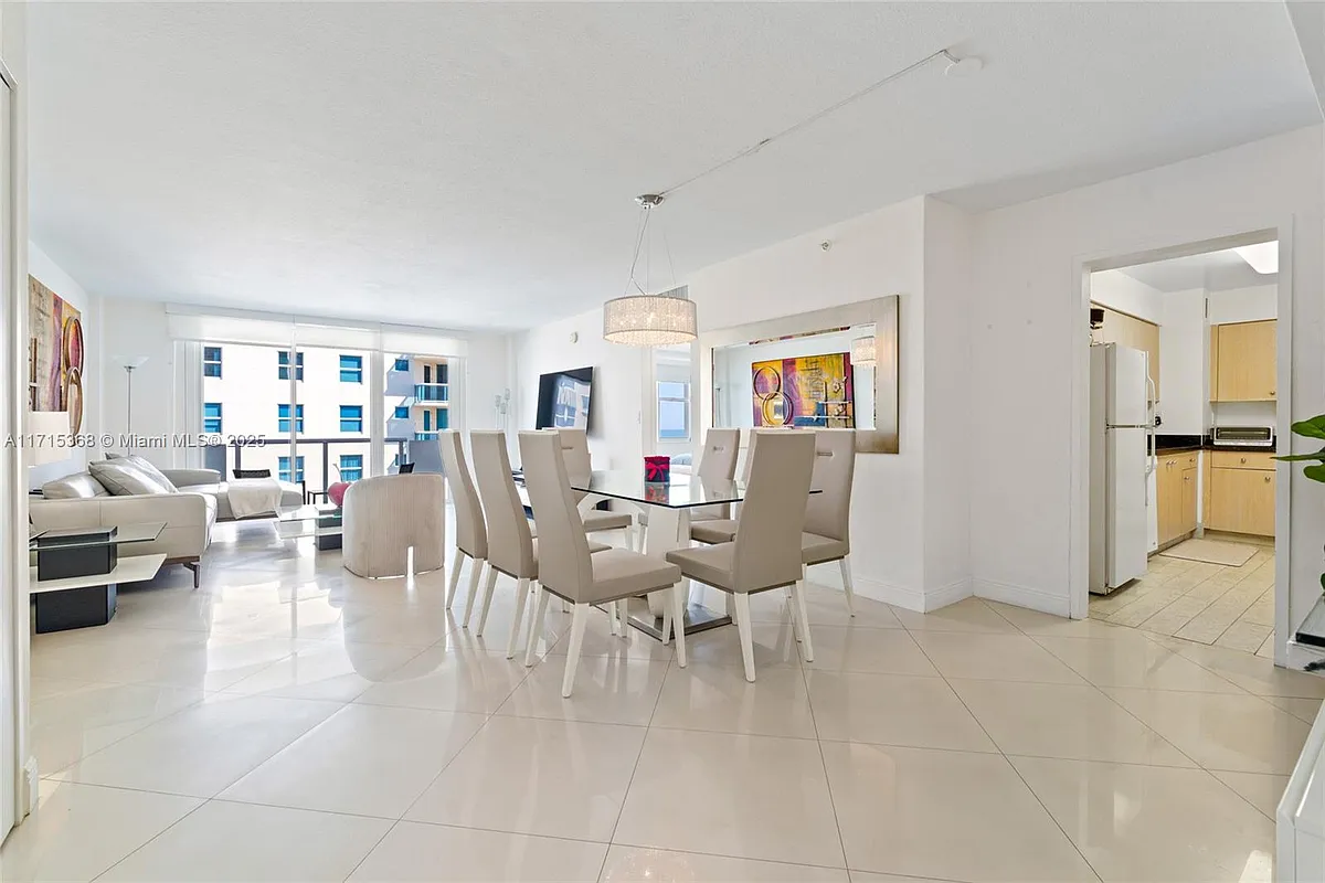 Building Photo - 9195 Collins Ave #1103