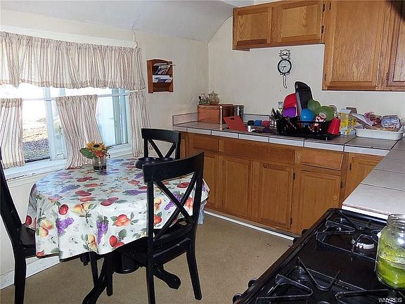 5th image of 84 Danbury Dr