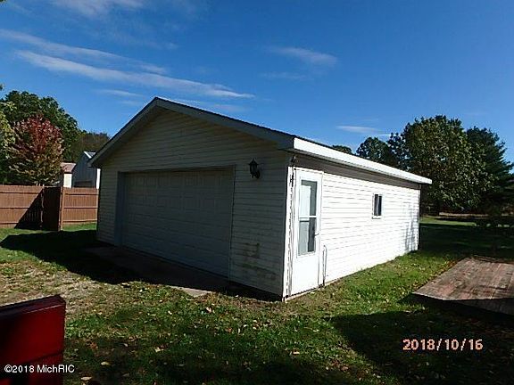 2nd image of 321 Clarence Blvd
