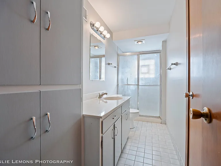 1028 Douglas Ave — Photo 14