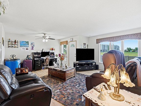 5th image of 10840 25th Ave NW