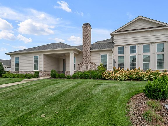 3rd image of 133 Lake Point Dr