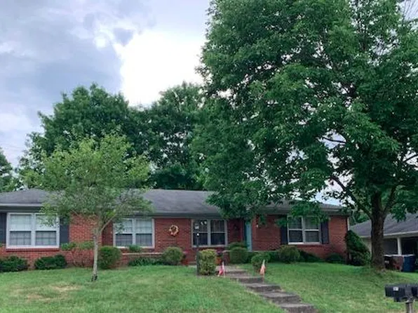 585 Buckingham Ln, Lexington, KY 40503