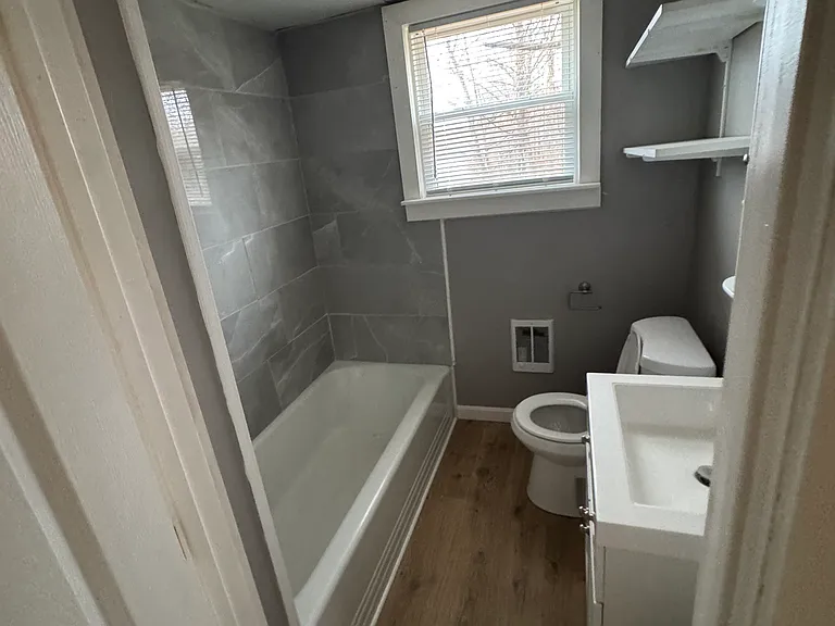 33 Crystal St #2 — Photo 8