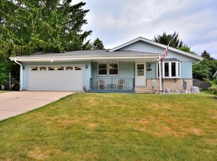 10372 W Goodrich Ave, Milwaukee, WI 53224