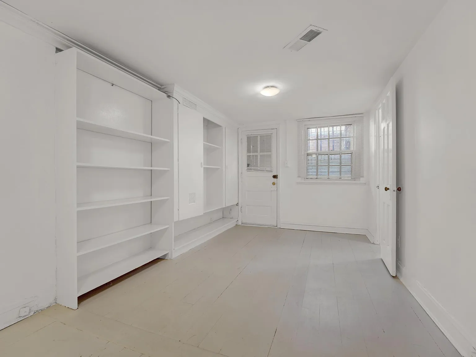 Studio, 588 sqft, $1,499 — Photo 2