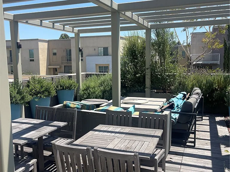 612 E Carson St #209 — Photo 21