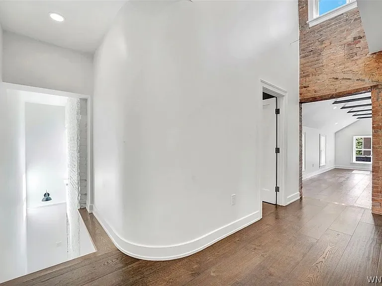 162 Allen St — Photo 4