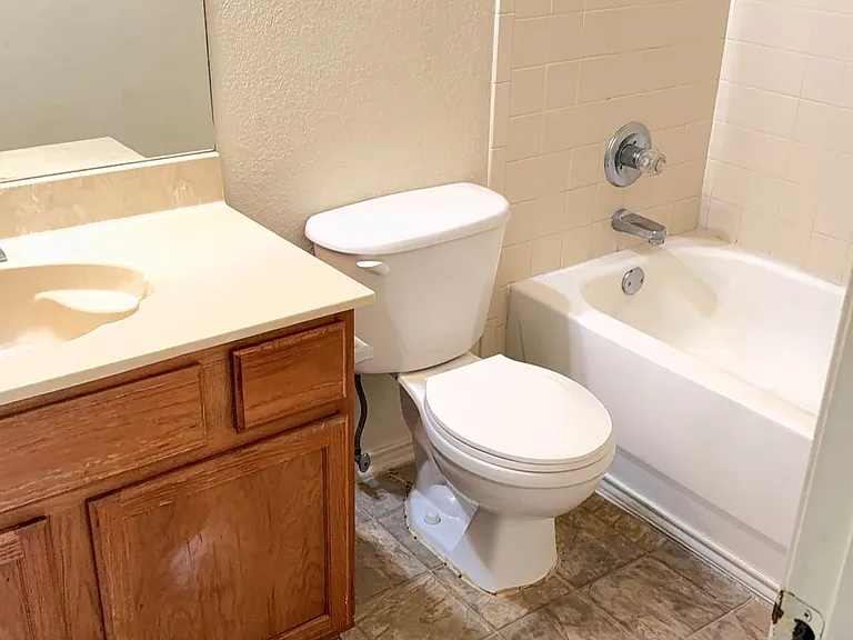 3310 Barcelona Dr #D — Photo 10