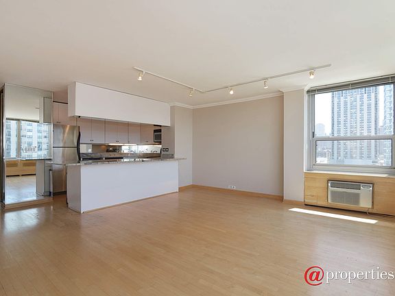 Kitchen / Living Room