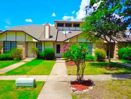 3 bed, 1200 sqft, $1,890 — Photo 1