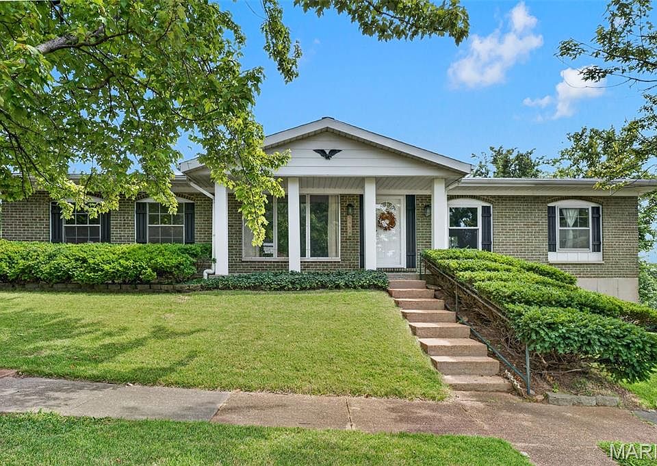 1st image of 3434 Laura Ln