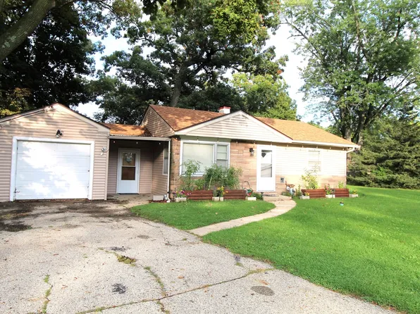 94 Oakwood Dr, Antioch, IL 60002