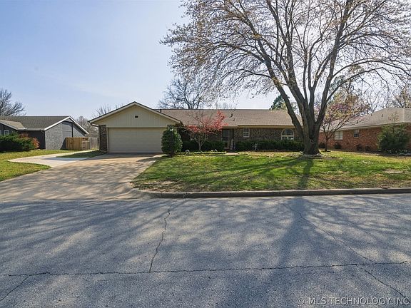 2nd image of 543 Meadowood Dr