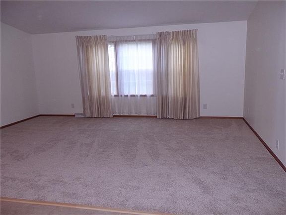 2nd image of 209 Leawood Dr