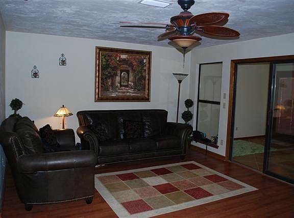 3rd image of 3207 Shamrock St #4