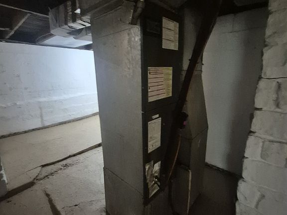 5th image of 9941 Valley Dr