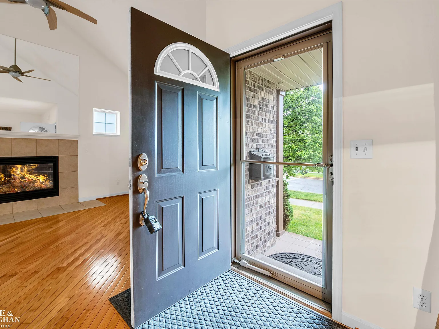 3 bed, 2.5 bath, 2316 sqft, $3,000 — Photo 3