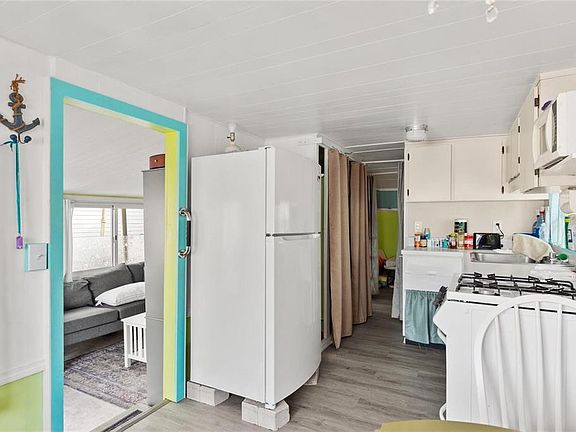 5th image of 10315 CORTEZ ROAD W #62-4