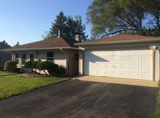 10 Fir St, Carpentersville, IL 60110