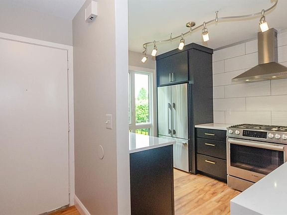 5th image of 871 Greenhills Dr