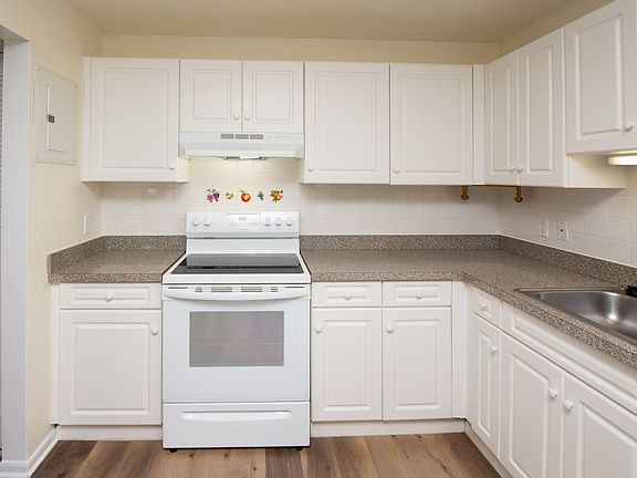 3rd image of 835-865 Mix Ave #6L10
