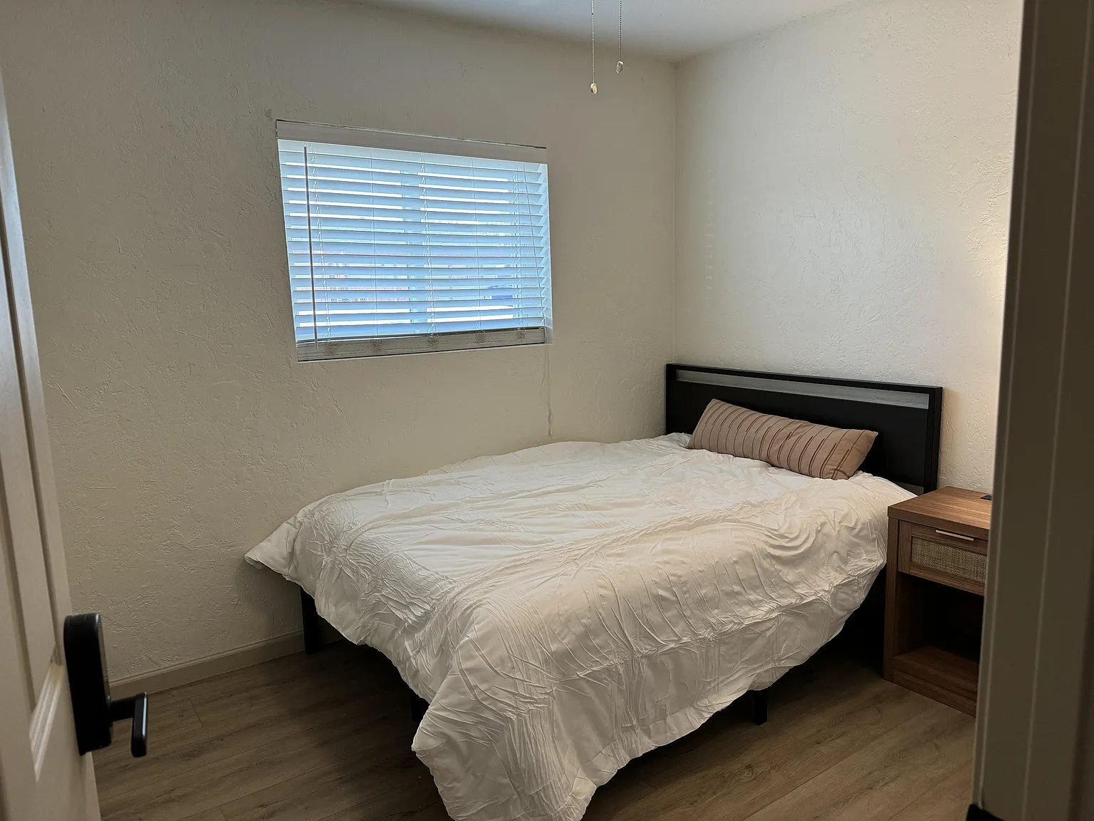 4 bed, 3.0 bath, 1489 sqft, $836 — Photo 1
