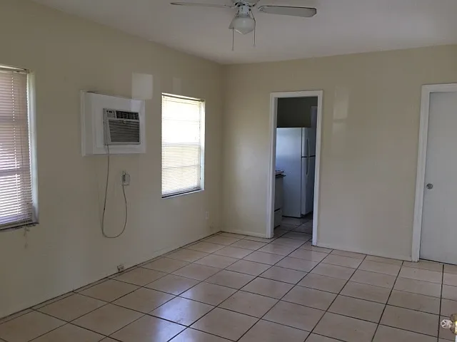 1429 NW 3rd Ct — Photo 3
