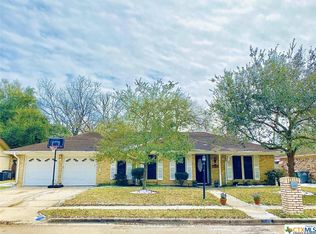 1507 Plantation Rd, Victoria, TX 77904