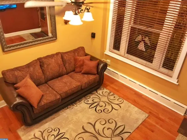 2536 S 9th St, Philadelphia, PA 19148