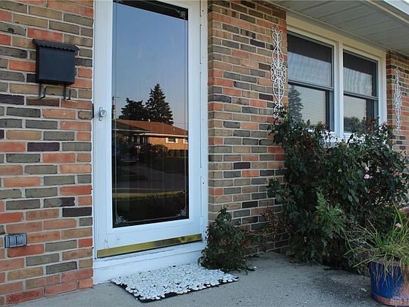 3rd image of 4205 Camelot Dr