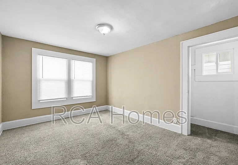 4118 E Washington St — Photo 5
