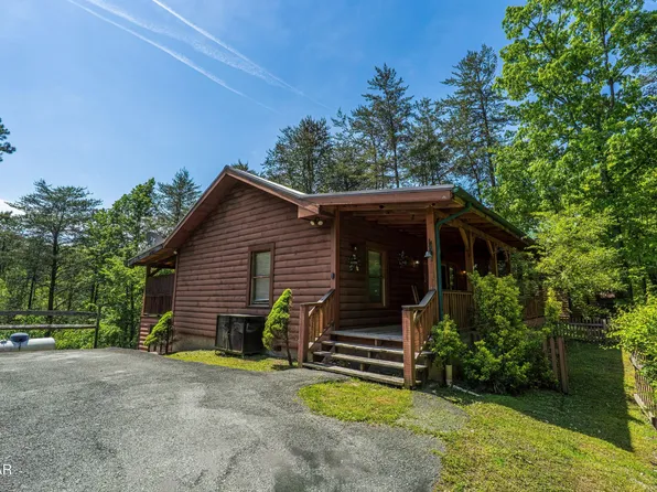 2917 Barnes Dr, Sevierville, TN 37862