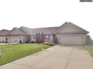 1146 Pine Bluff Dr NE, New Philadelphia, OH