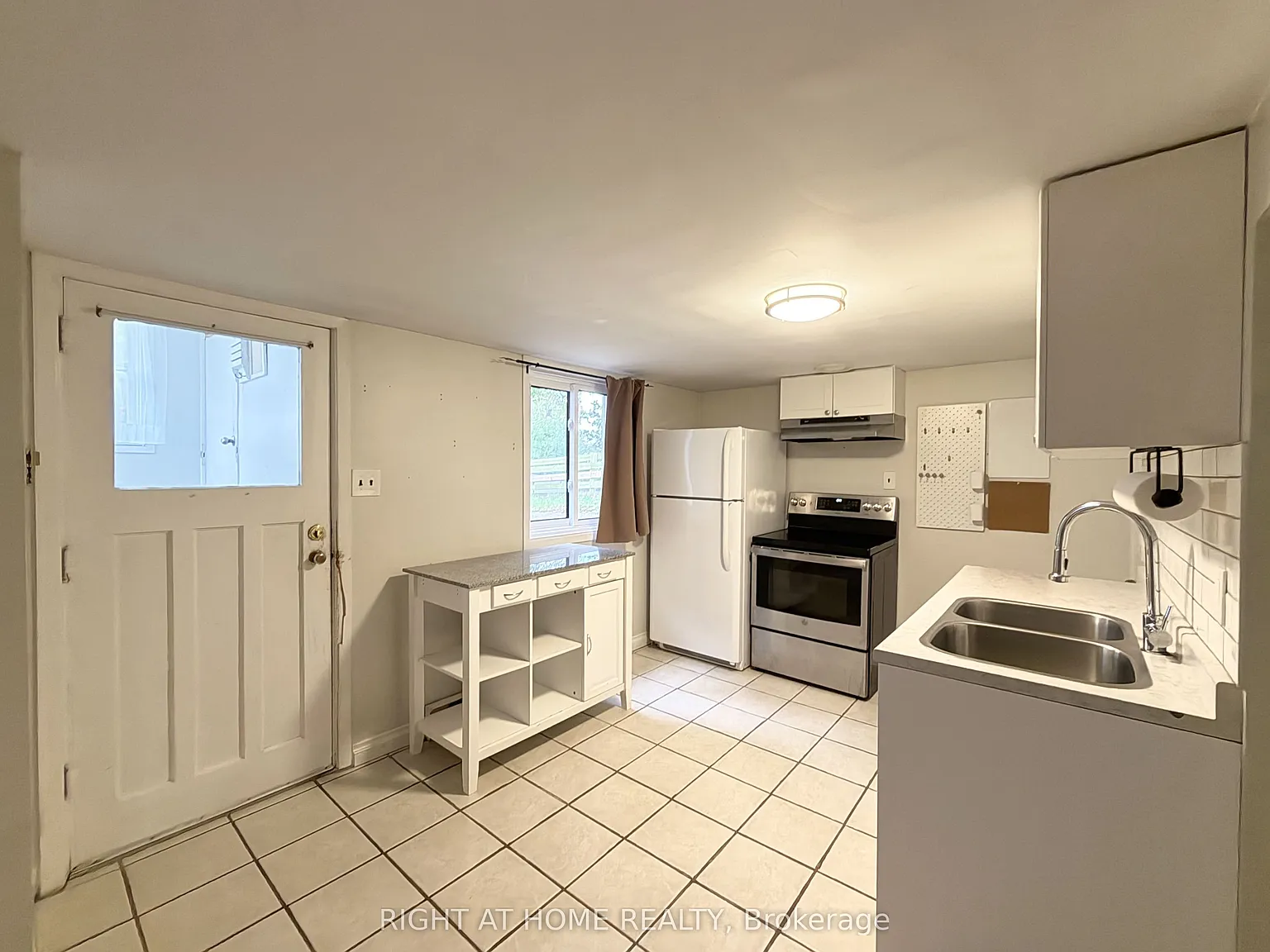 2 bed, $1,650 — Photo 3